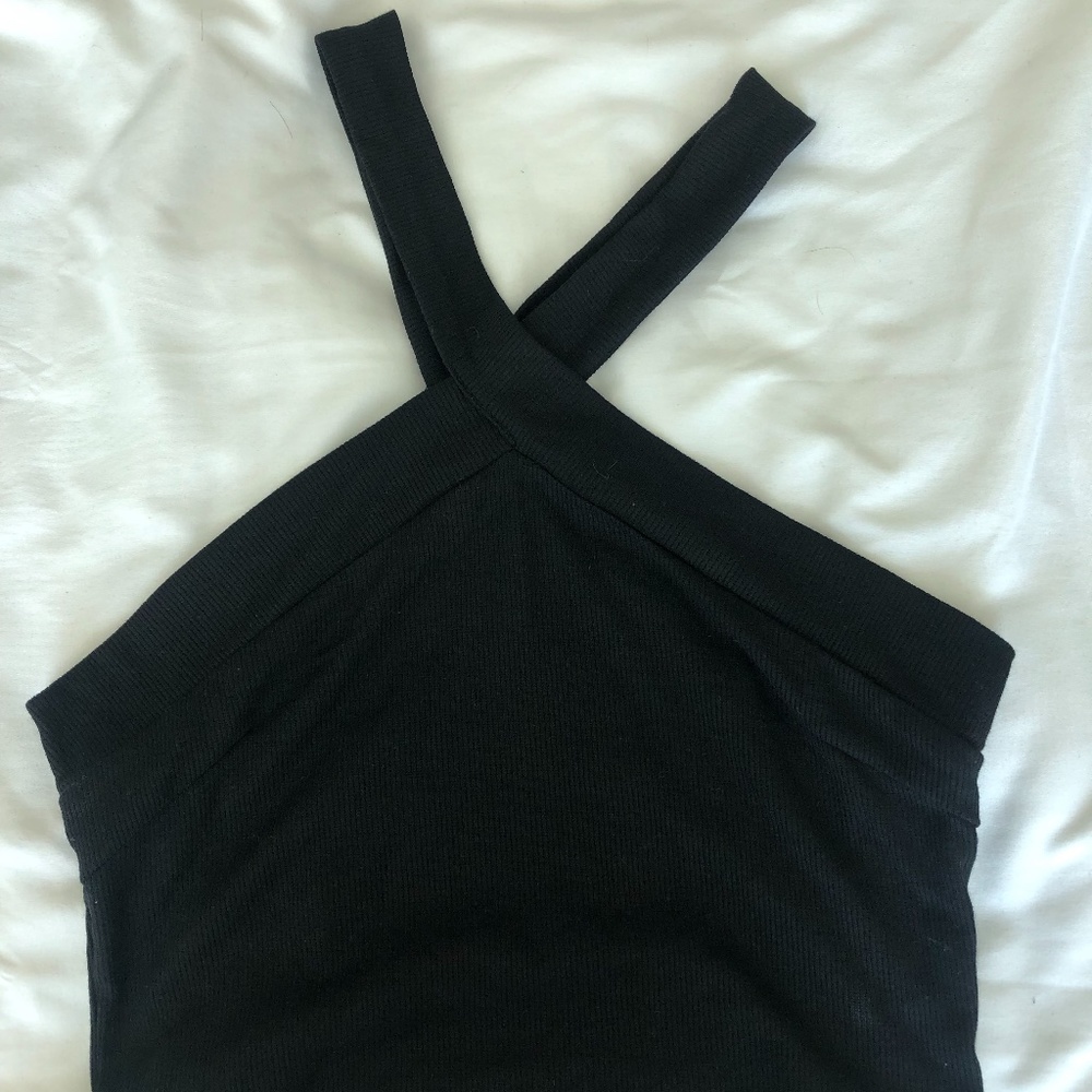 Black criss cross cropped tank top